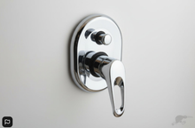 Load image into Gallery viewer, Bath Mixer With Diverter Round
